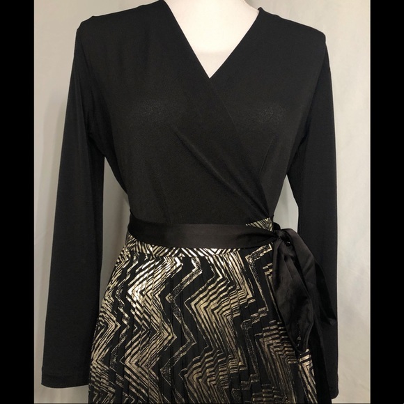 Chevron Pleated Maxi Wrap Dress - Picture 3 of 8